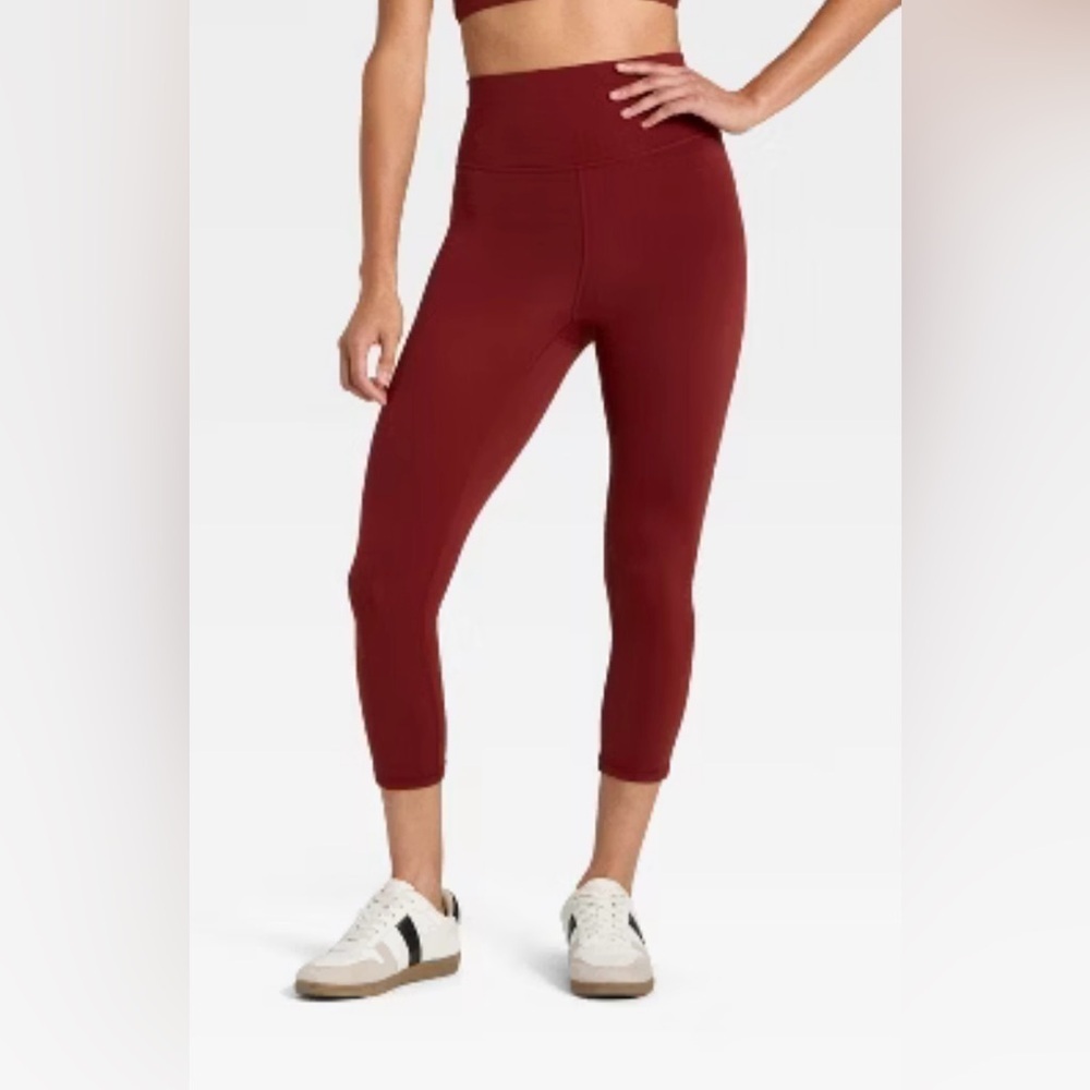 New All in Motion Women's Cropped Burgundy Leggings Size XL